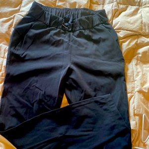 Lululemon 4  jogger type studio pant